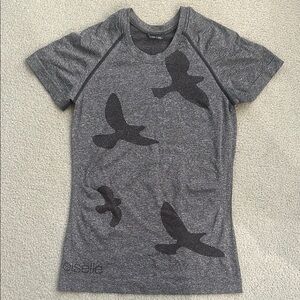 Oiselle sz. Small gray Flyte short sleeve